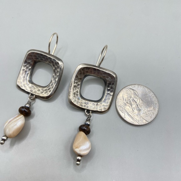 Silpada Hammered Silver Mother of Pearl Earrings - Picture 5 of 6